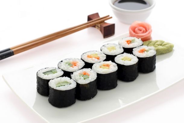 sztuka jedzenia sushi w Japonii.