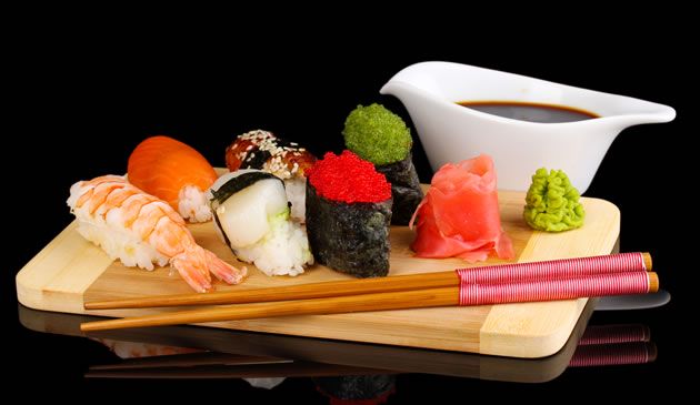 Różne rodzaje japońskiego sushi